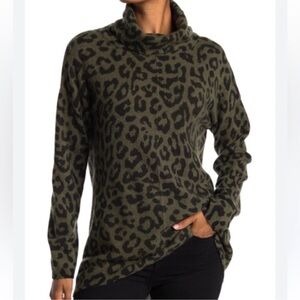 Leopard Print Turtleneck Sweater - Green